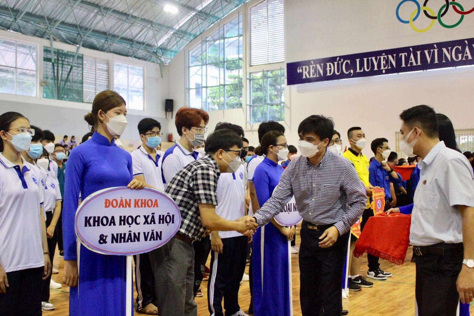 Hội thao truyền thống sinh viên trường Đ..