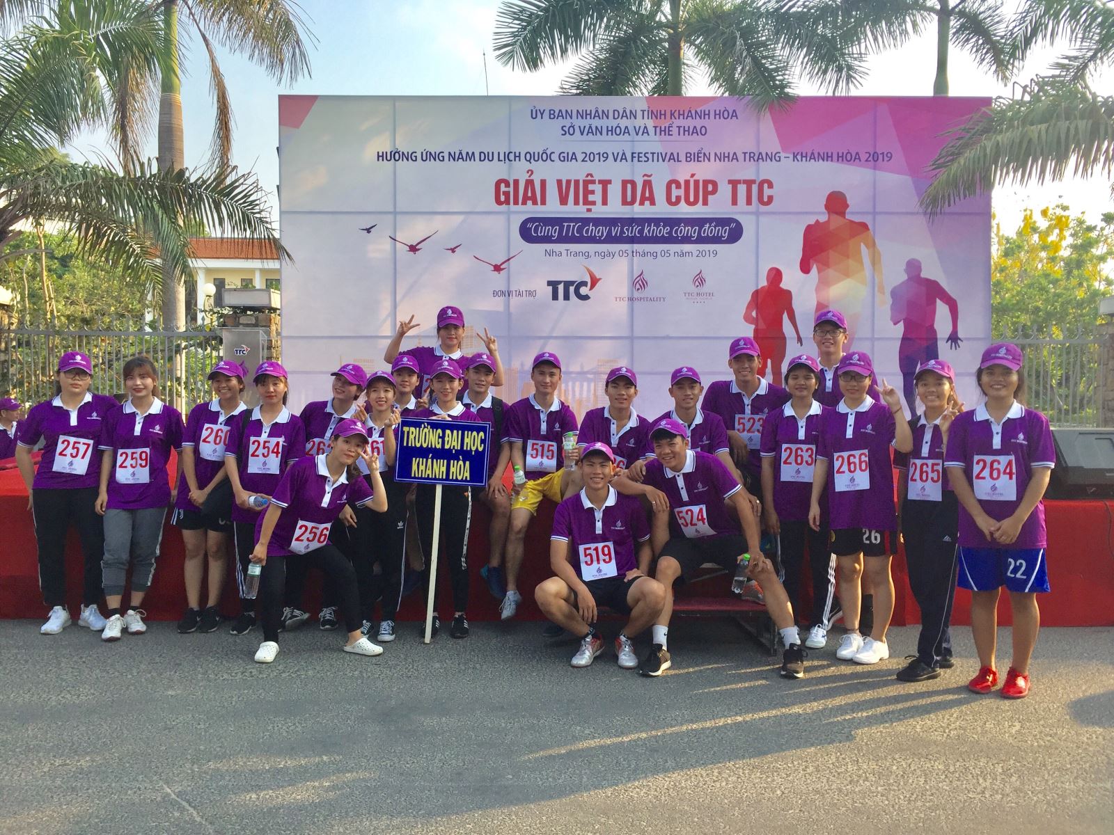 Sinh viên trường Đại học Khánh Hòa tham ..
